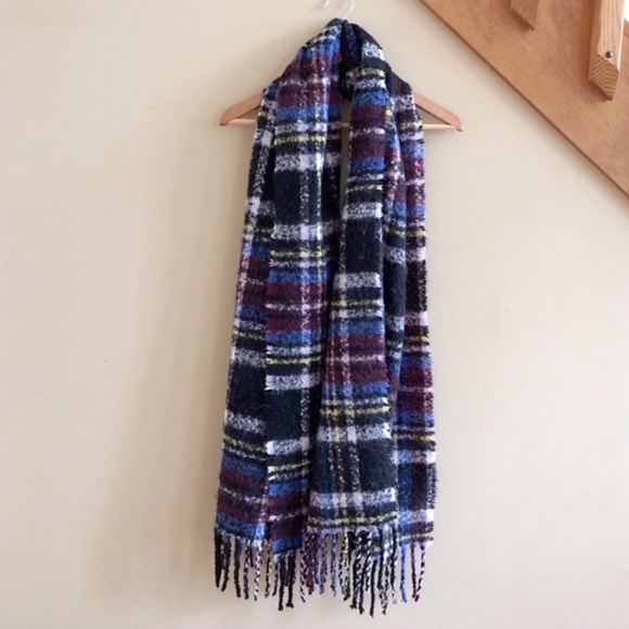 Large Scarf - Picture 2 of 2